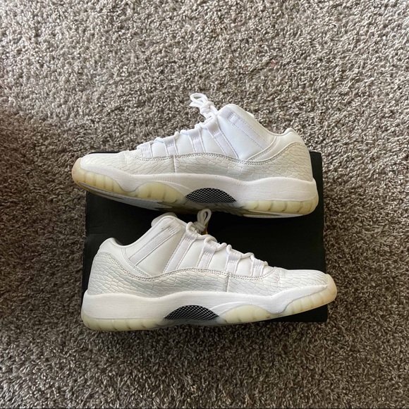 Air Jordan 11 Low GS Frost White (Heiress) - Picture 3 of 10